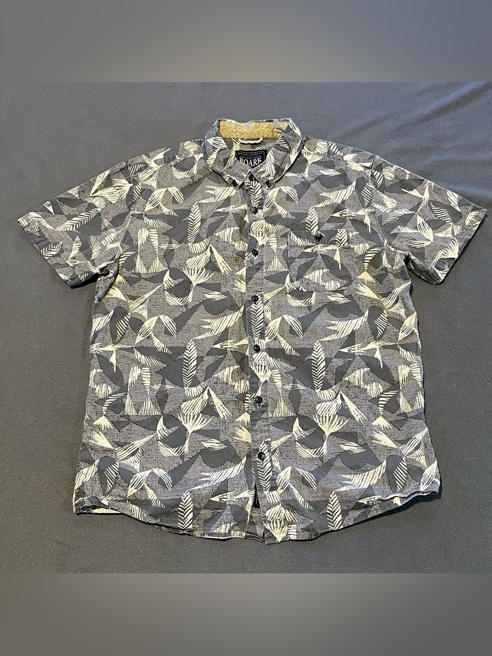 Roark Revival s/s button down shirt mens large pre-owned condition gray/white